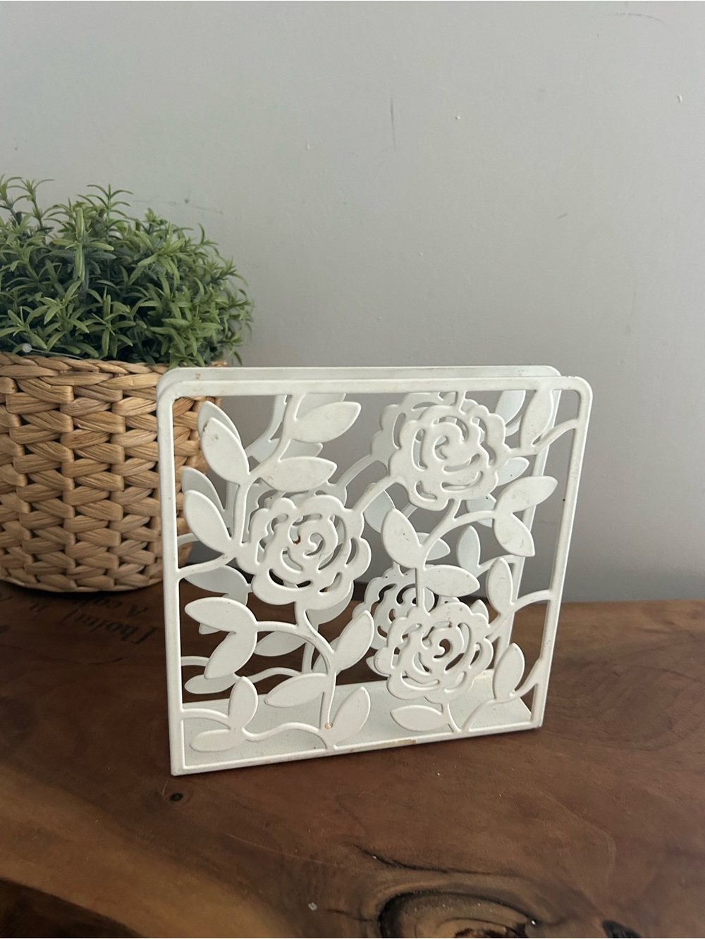 Napkin Holder Floral Roses Metal Painted White IKEA shabby chic